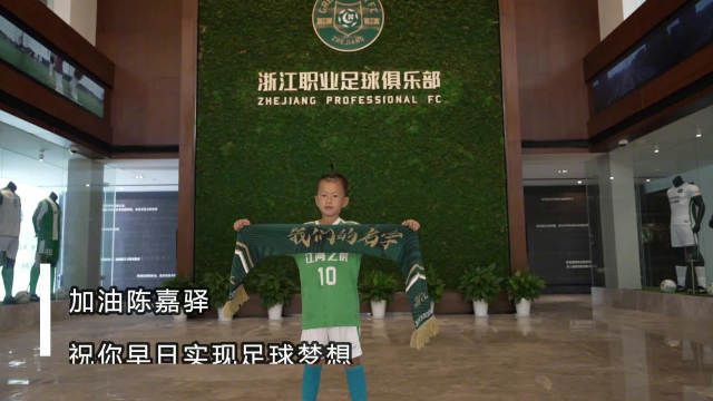 主演阵容在一组画风清奇的大头照中搞笑亮相主演之一的Maggie Q因出演《尼基塔》而广受欢迎，此次出演新片更是令广大影迷期待不已